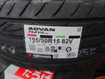 タイヤ交換 ADVAN FLEVA V701 195/50R15