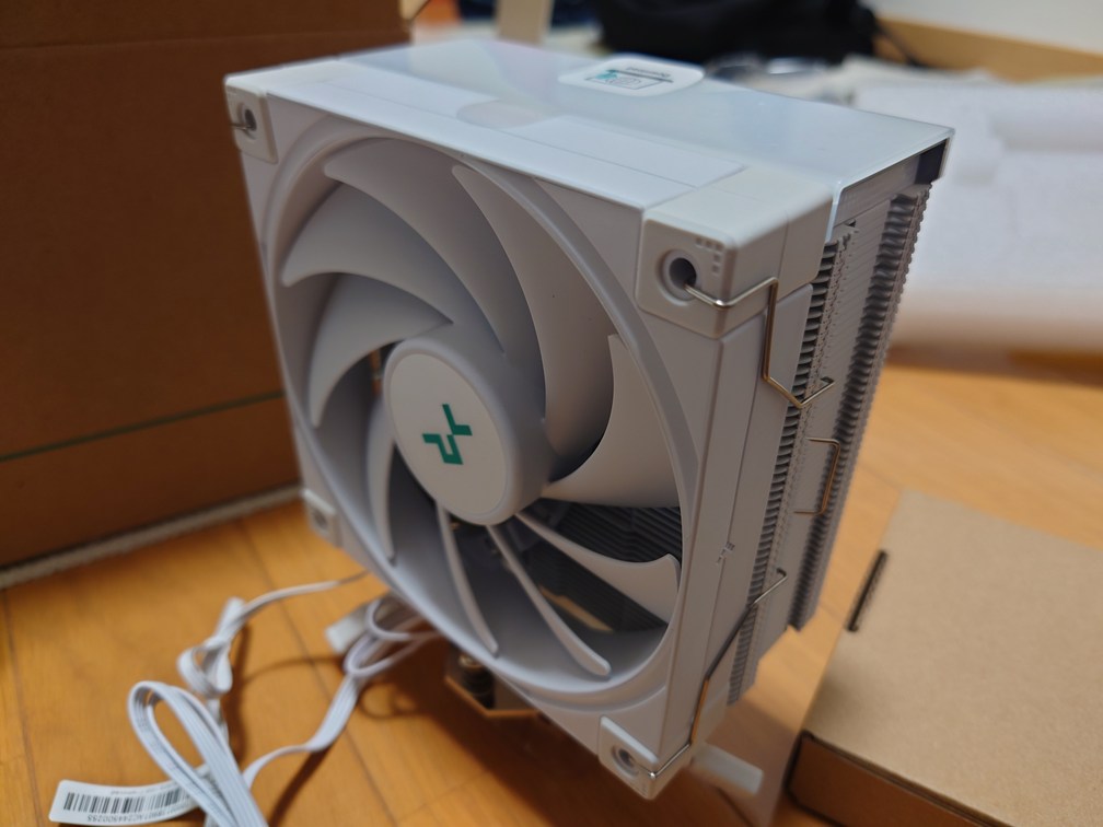 Core i5 11400にDEEP COOLのAK400 DIGITAL WHのパネルを外して取り付け